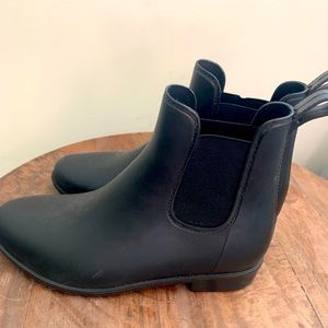 Rubber rain boots - black size 8
